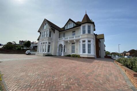 Stunning period property with a large driveway...