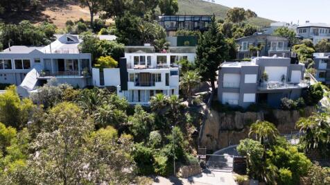 Location on the foothills of Lions Head