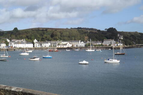 Gorgeous views over the harbour and beyond, on toward flushing. A beautiful place to watch the boats pass after a stroll through town or a swim in the sea