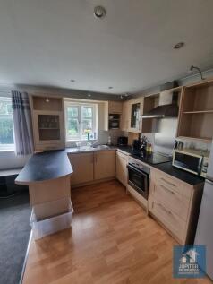 Brackenhurst Place, Moortown, Leeds photo 4