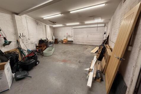 EXTENDED GARAGE / WORKSHOP