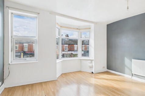 Two Bed 3-Storey Apartment to Rent