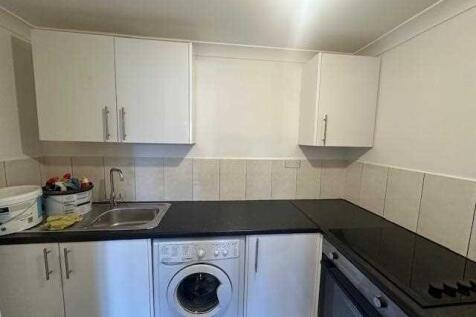 Manor Park House, 87 Bullar Road, Southampton photo 3