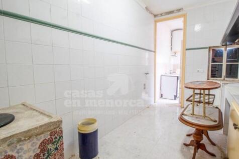 House with garden in Es Castell