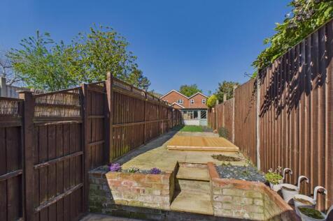 CAM03972G0-PR0339-STILL009.jpg