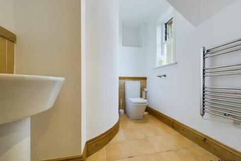 Apartment 5 - En-suite