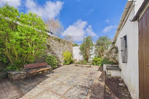 Communal Courtyard .1