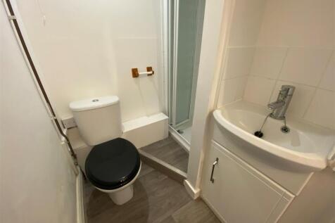 GF 34 Tynewydd Road - bathroom.jpg