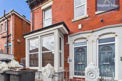 2-bed flat on Milbourne Street, Blackpool, FY1, £600/mo
