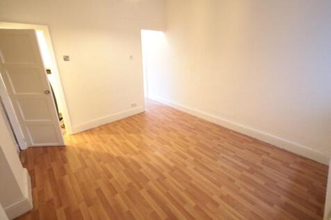 2-bed terraced on Ventnor Avenue, Sale, M33, £900/mo