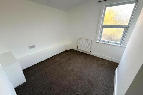 Fourth Avenue, Manor Park, Newham, London photo 5