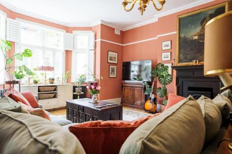 26 - living room.jpg