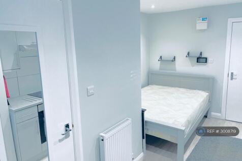 Studio (Own Bathroom &amp; Kitchen)