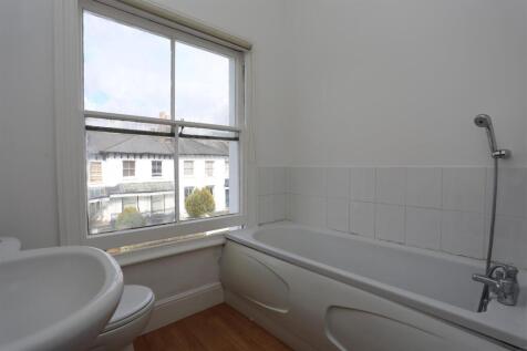 6, 10 Buckingham Place bathroom.jpg