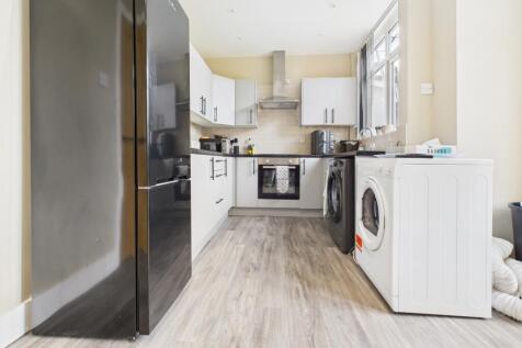 CAM03729G0-PR0138-STILL017