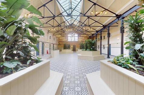 GRAND COMMUNAL ENTRANCE &amp; HISTORIC HUB