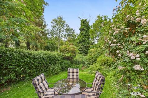 Garden - Charlotte Thomasson Ewemove Whitchurch an