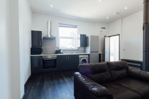 1-bed flat on Derby Road, Loughborough, £975/mo