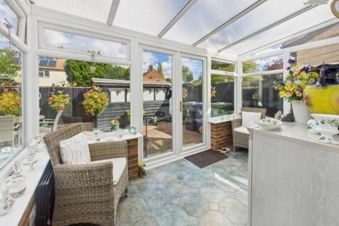 CAM02519G0-PR0339-STILL015