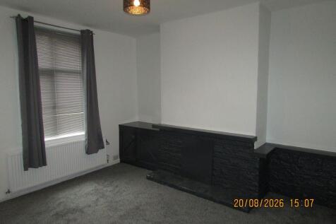 Malcolm Street Castleton. Two Bed Terr, GCH/DG, Un-Furnished.  photo 3