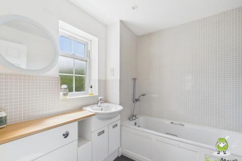 CAM03778G0-PR0241-STILL048