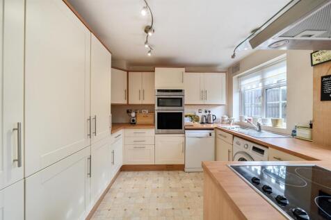 Kitchen (2).jpg