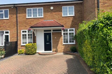 3-bed terraced on Little Brays, Harlow, £1,950/mo