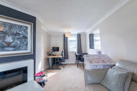 1, Strathearn Terrace Aberuthven-17.jpg