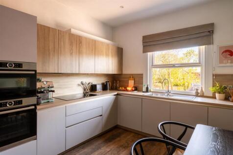 Flat 3, 127 Barnett Wood Lane-22.jpg