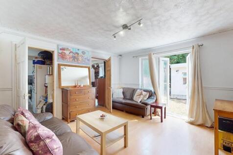 living room at beckton for sale at E6 by Barrain L