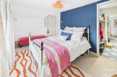 CAM01995G0-PR0332-STILL001