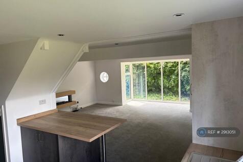 Wellfield Court, Huddersfield, HD3 photo 3