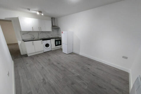 Recently Refurbished, One Bedroom Ground Floor Fl