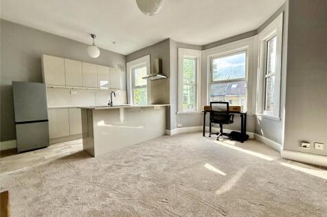 Kitchen &amp; Living