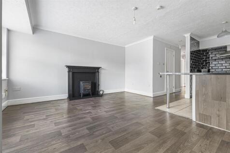 SITTING / DINING ROOM