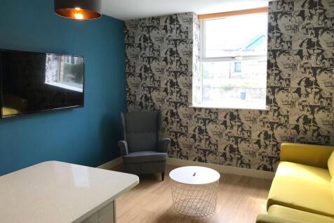 61 Newsome Road, Huddersfield, HD4 photo 3