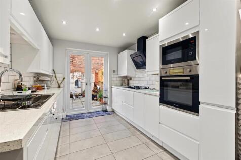 Kitchen_1.jpeg