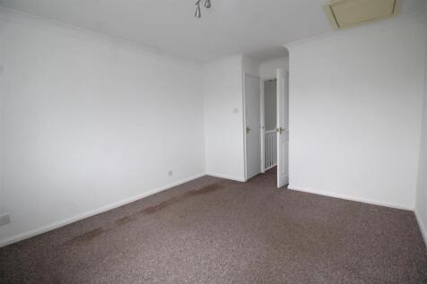 bedroom .JPG