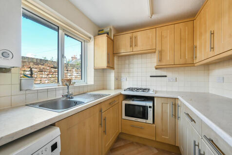 2 Ryeford court t...