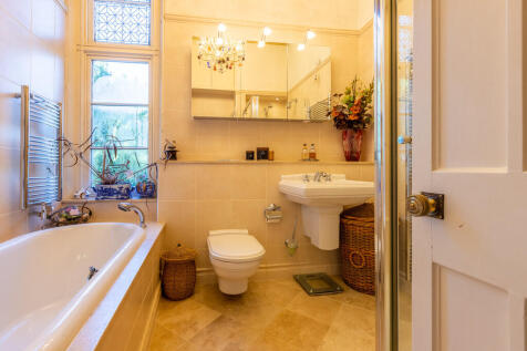 En-suite To Maste...