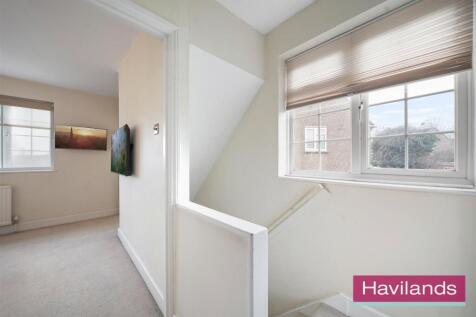 Armstrong Crescent-21.jpg