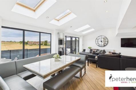 Open Plan Kitchen/Dining &amp; Family Area