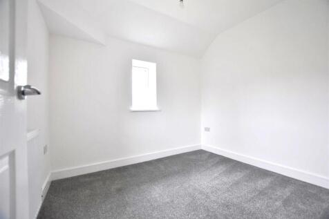 Bedroom 3 2 - 18 Bower Walk.jpg