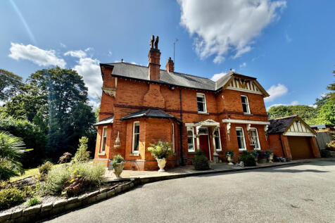 8 bedroom detached for sale