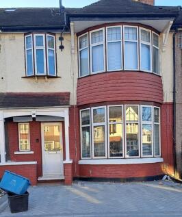 3-bedroom terraced house to let on Malvern Drive,