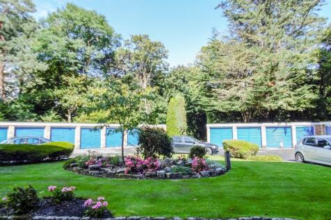 Communal Garden &amp; Garage