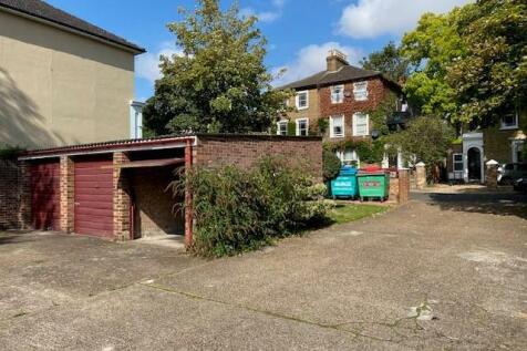 Garage 24 Hawkfield Court Photo 2.jpg