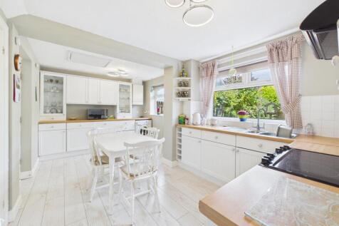 Kitchen: