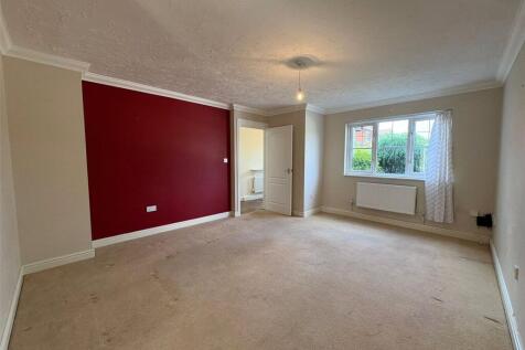 Parish Close, Ash, Aldershot, Surrey, GU12 photo 4