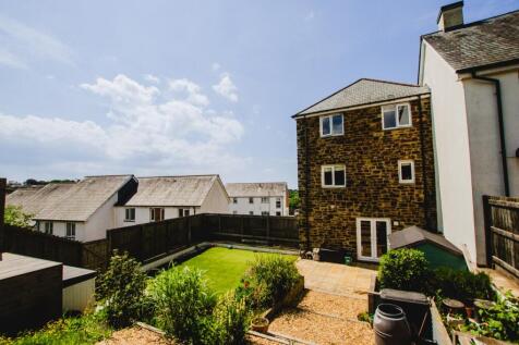 9 Dymond Court Bodmin 01208 74182-1